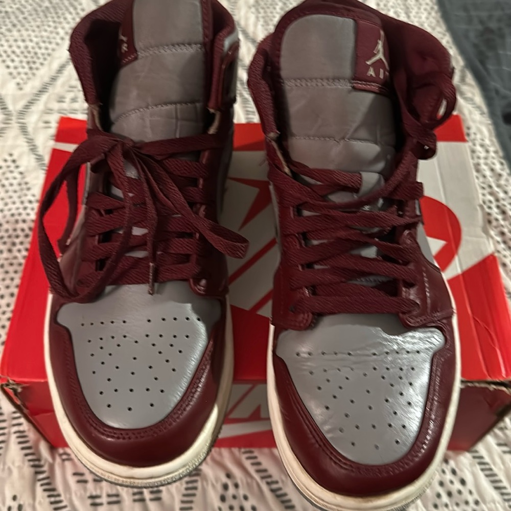 Size 9 men Jordan ones Bergeny gray